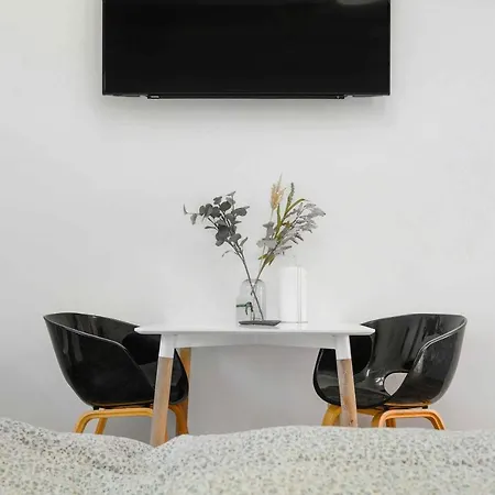 아파트 5 At Beautiful Solgaarden *